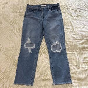 Women's Levi’s Distressed Blue cropped Jeans